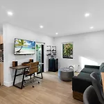 Enjoy Modern Oasis Private Patio - Near Beach